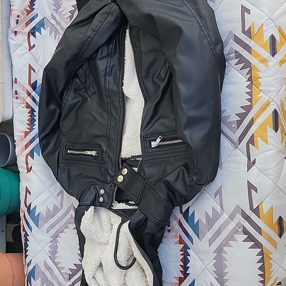 Leather jacket - Picture 2 of 3